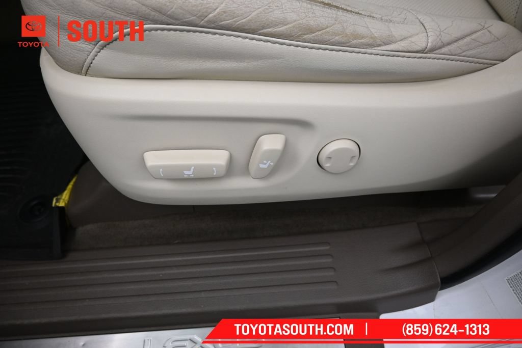 Used 2017 Lexus GX 460 AWD/4WD image 25