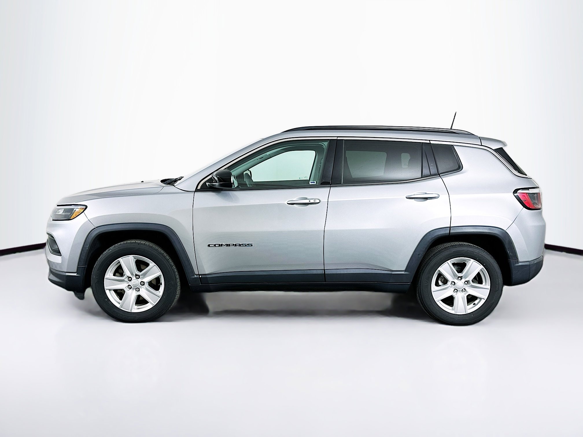 Used 2022 Jeep Compass Latitude FWD image 4