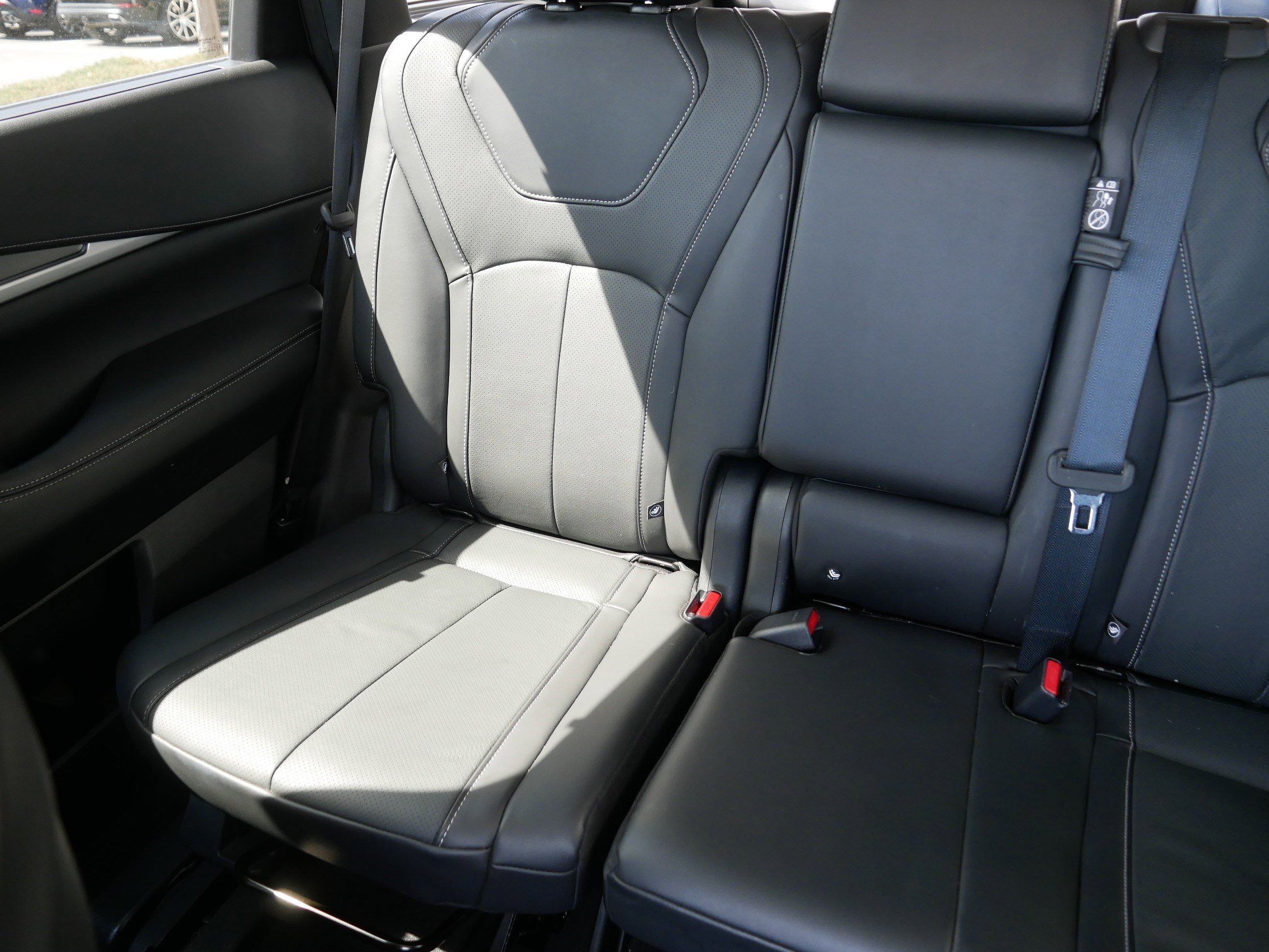 Certified 2022 INFINITI QX60 Luxe w/ Cargo Package AWD/4WD image 12