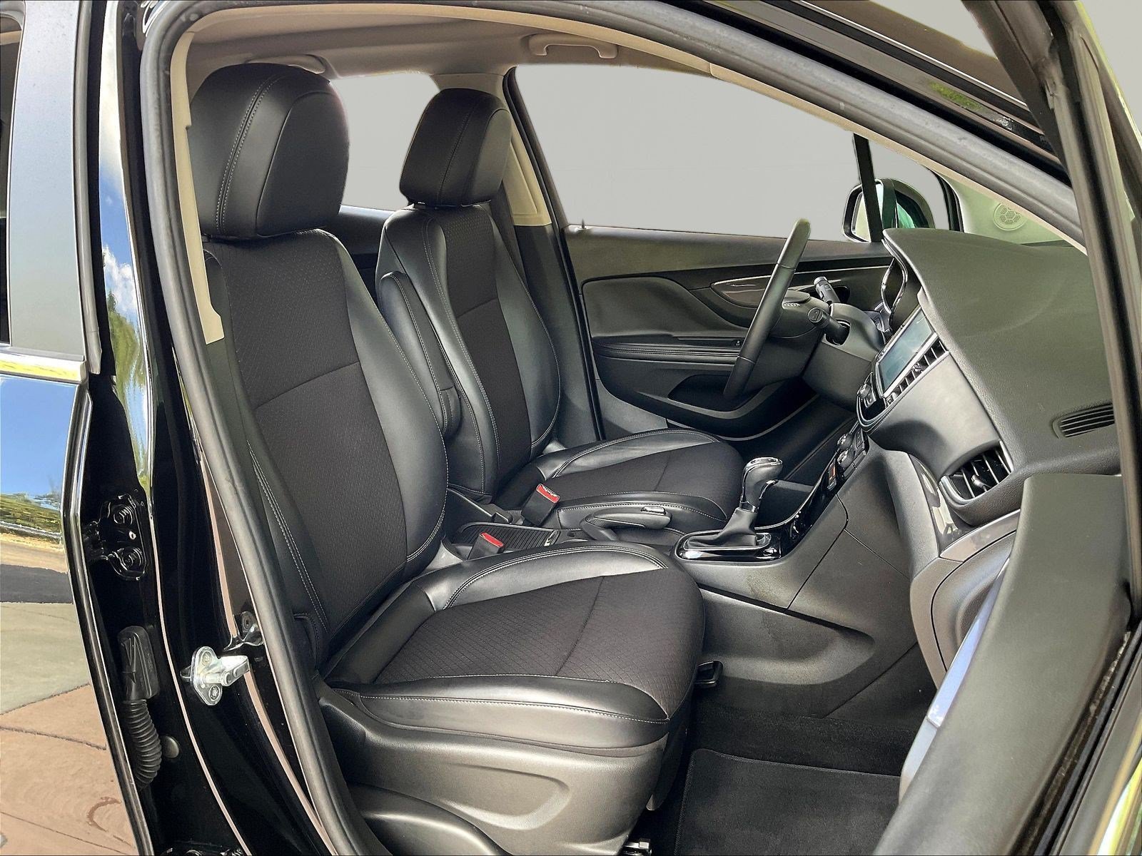 Used 2021 Buick Encore Preferred w/ Safety Package FWD image 28
