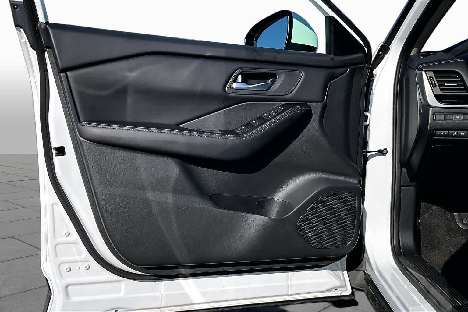 Certified 2026 Nissan Rogue SV FWD image 22