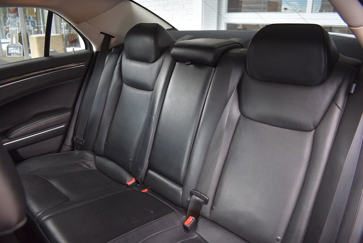 Used 2018 Chrysler 300 Limited image 13