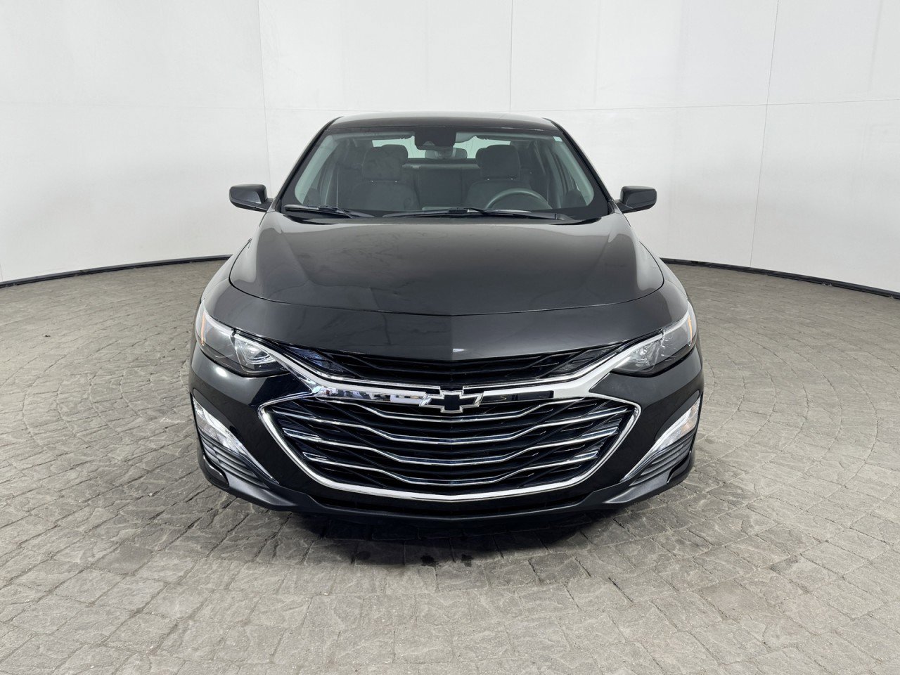 Used 2025 Chevrolet Malibu LS image 2