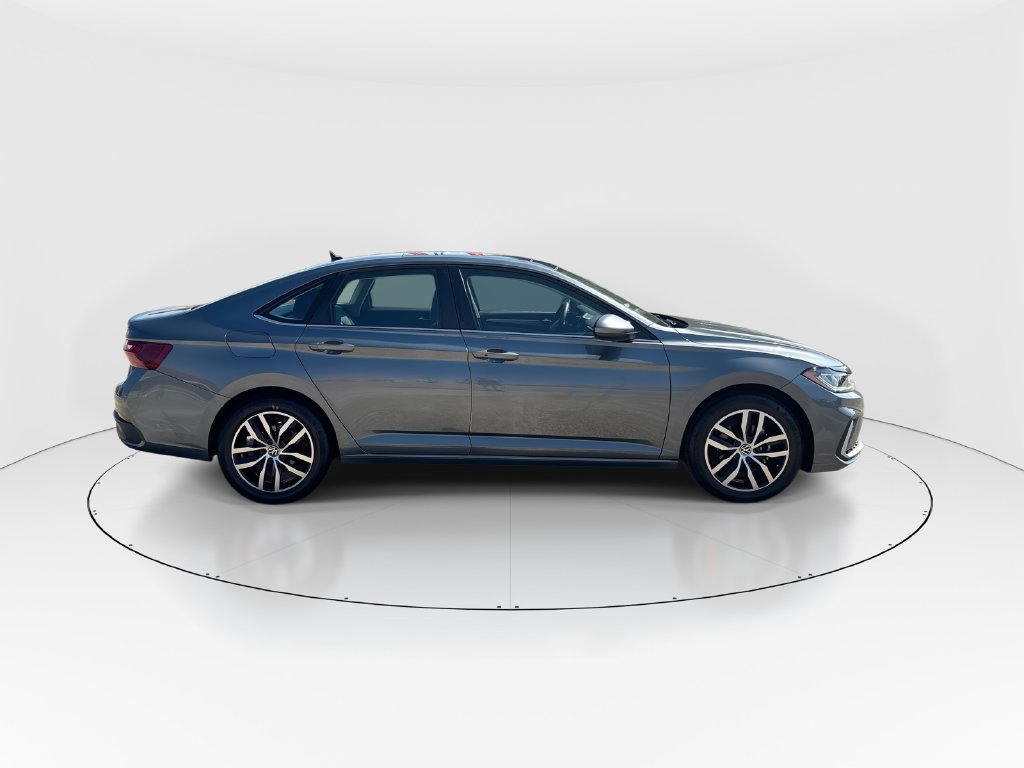 Used 2025 Volkswagen Jetta SE w/ Sunroof Package FWD image 9