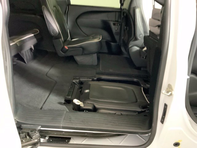 Used 2026 Chrysler Pacifica Limited FWD image 33