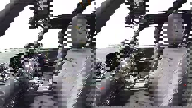 Used 2025 Mercedes-Benz GLB 250 4MATIC image 4