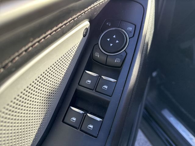 Used 2020 Ford Explorer Platinum w/ Premium Technology Package image 16