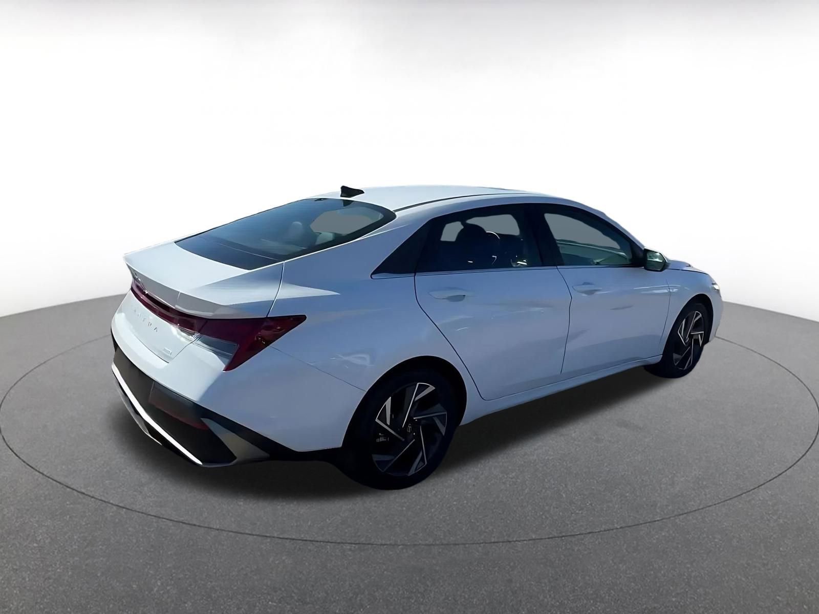 Used 2025 Hyundai Elantra Limited FWD image 15