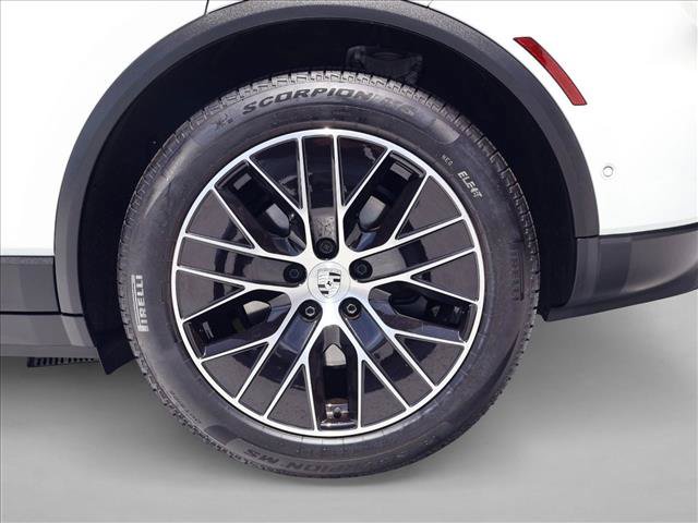 Used 2025 Porsche Macan Electric RWD image 26