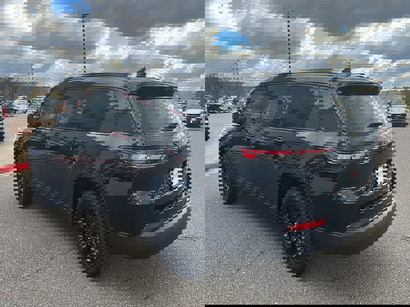 Used 2025 Jeep Grand Cherokee L Limited w/ Luxury Tech Group II image 7