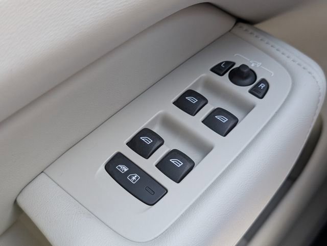 Certified 2023 Volvo XC60 B5 Plus AWD/4WD image 28