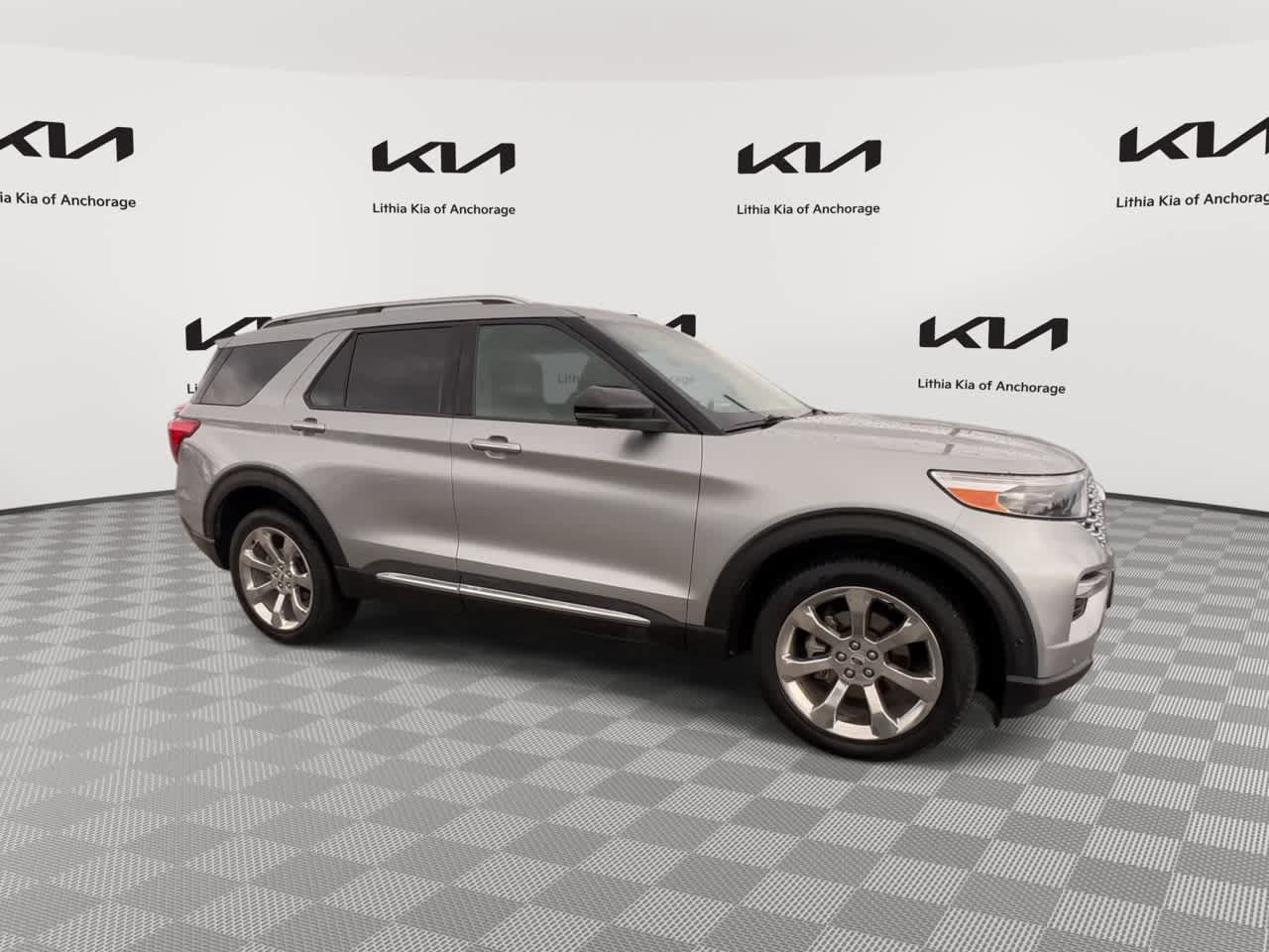 Used 2020 Ford Explorer Platinum AWD/4WD image 2