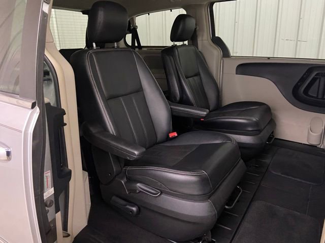 Used 2012 Chrysler Town & Country Touring-L w/ Premium Group FWD image 19