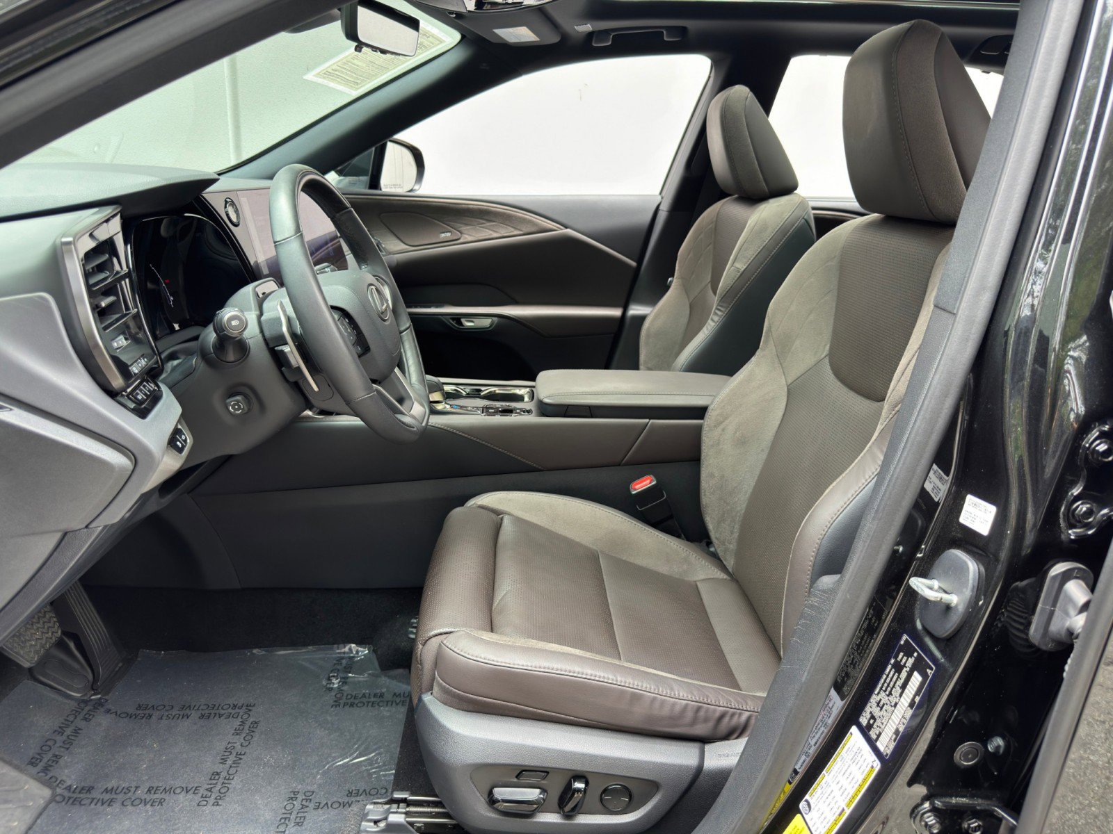 Used 2023 Lexus RX 350 w/ Luxury Package image 17