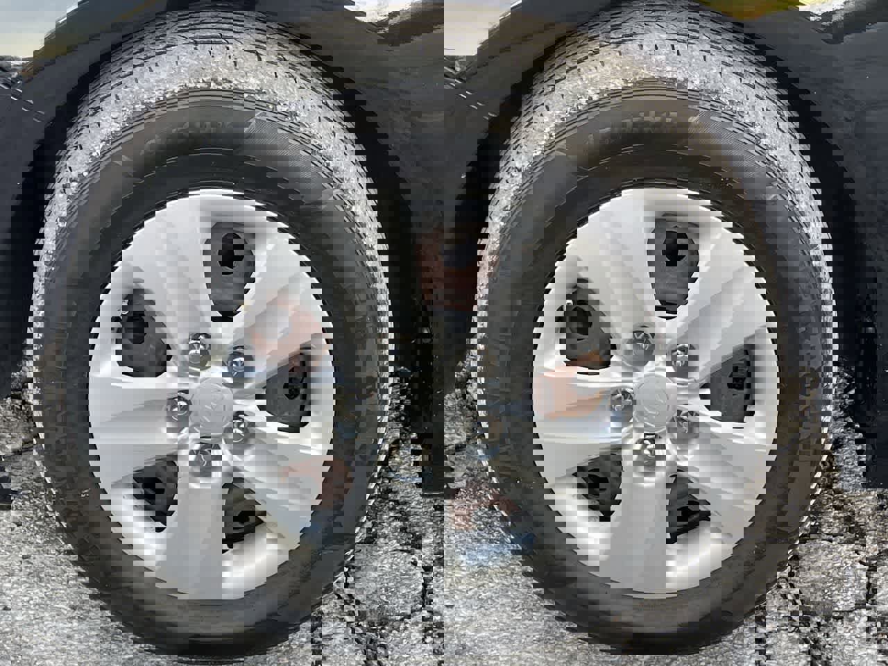 Used 2017 Kia Forte LX image 31