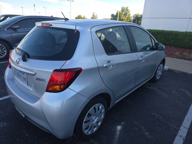 Used 2017 Toyota Yaris L w/ Carpet Mat Package FWD image 8