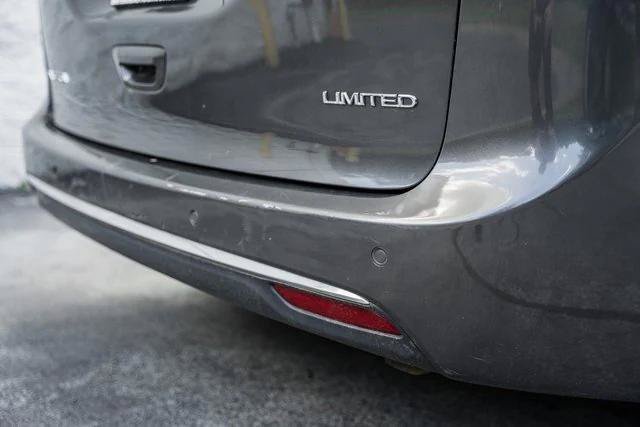 Certified 2019 Chrysler Pacifica Limited FWD image 15