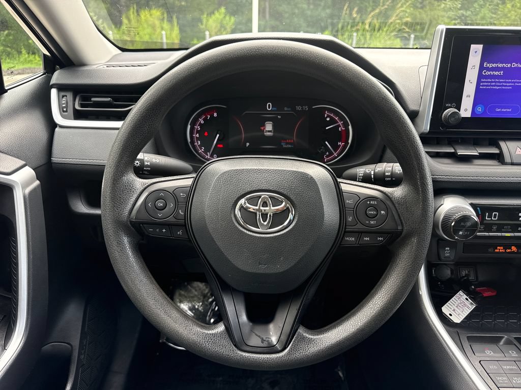 Used 2025 Toyota RAV4 XLE AWD/4WD image 19