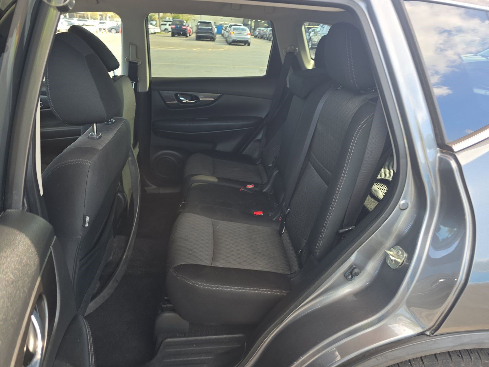 Used 2020 Nissan Rogue SV image 11