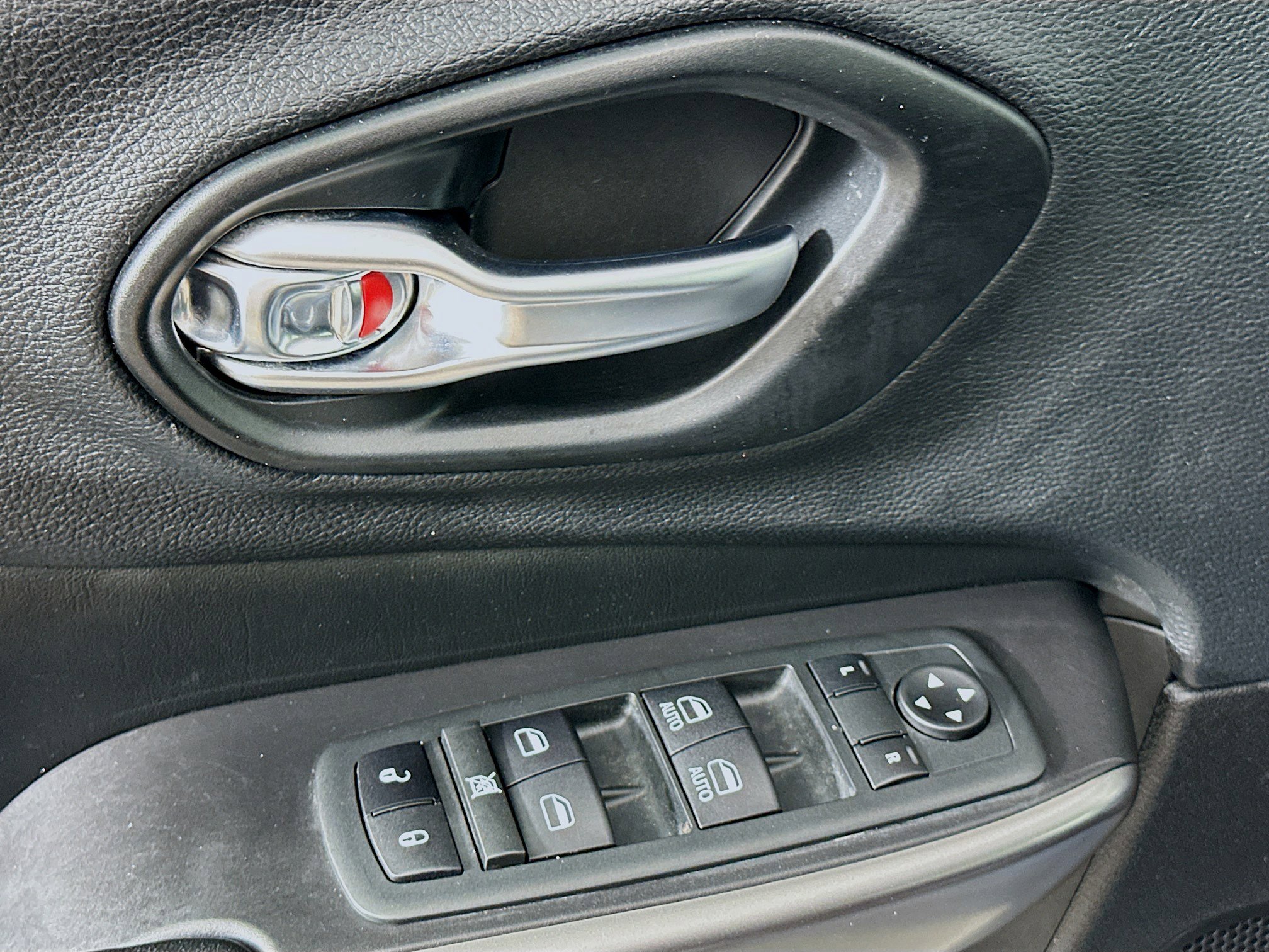 Used 2021 Jeep Cherokee Latitude image 15