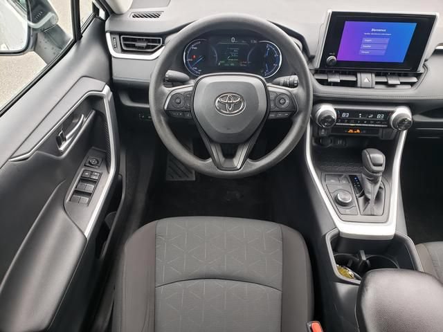 Used 2025 Toyota RAV4 XLE AWD/4WD image 16