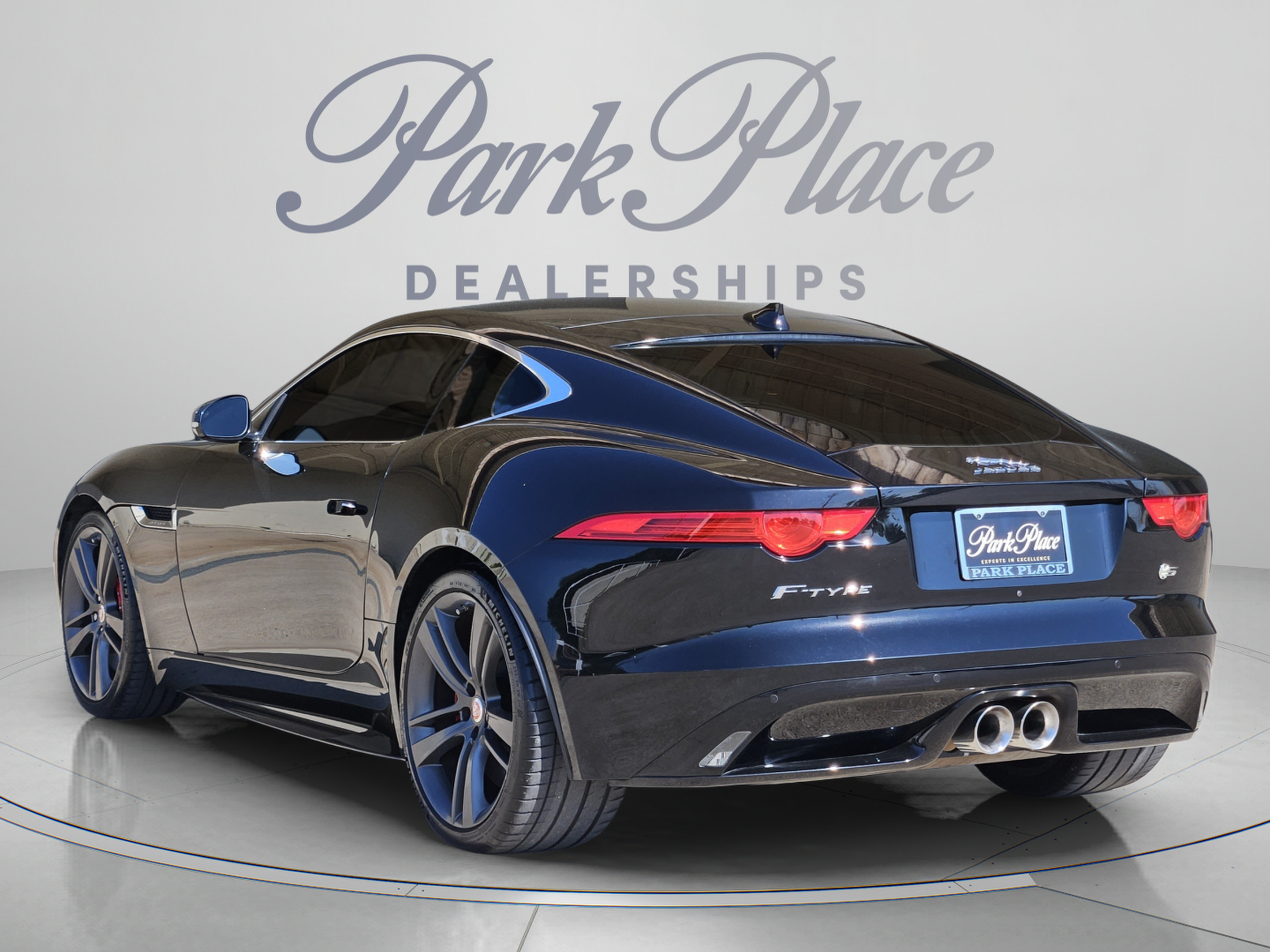 Used 2017 Jaguar F-TYPE S RWD image 3
