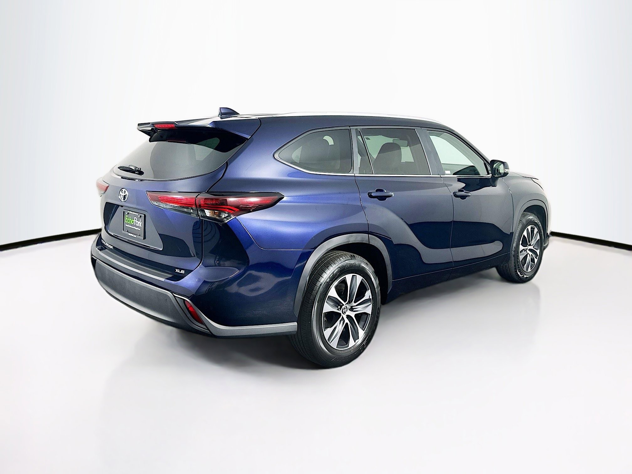 Used 2025 Toyota Highlander XLE image 9