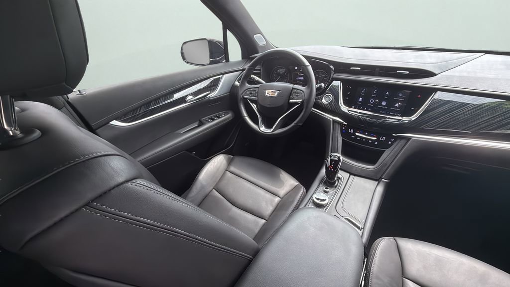 Used 2024 Cadillac XT6 Premium Luxury w/ Technology Package FWD image 18