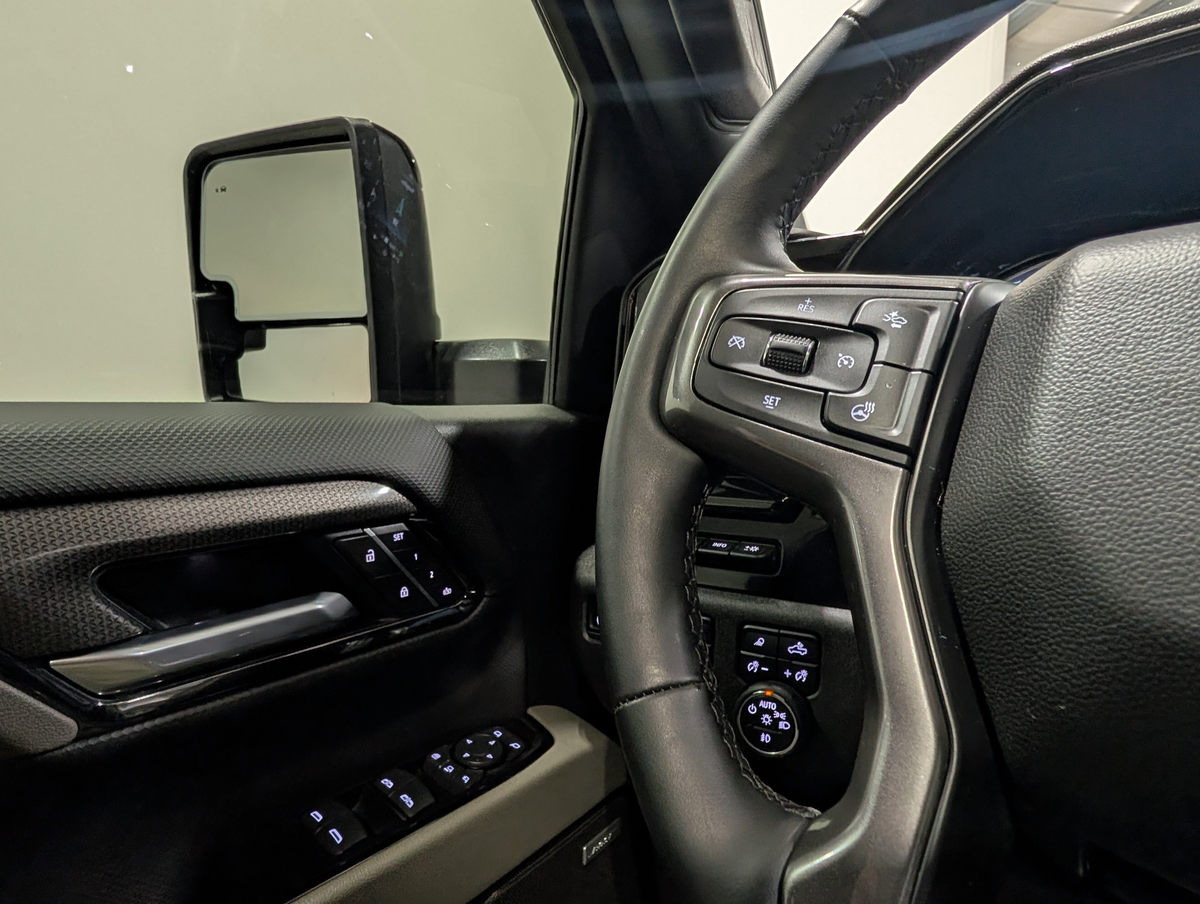 Used 2025 Chevrolet Silverado 2500 ZR2 w/ Technology Package AWD/4WD image 27