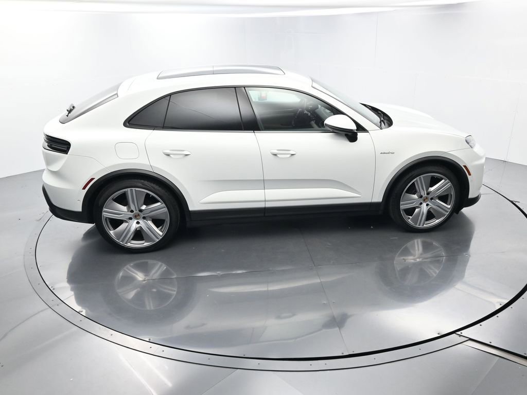 Certified 2025 Porsche Macan 4 Electric image 39