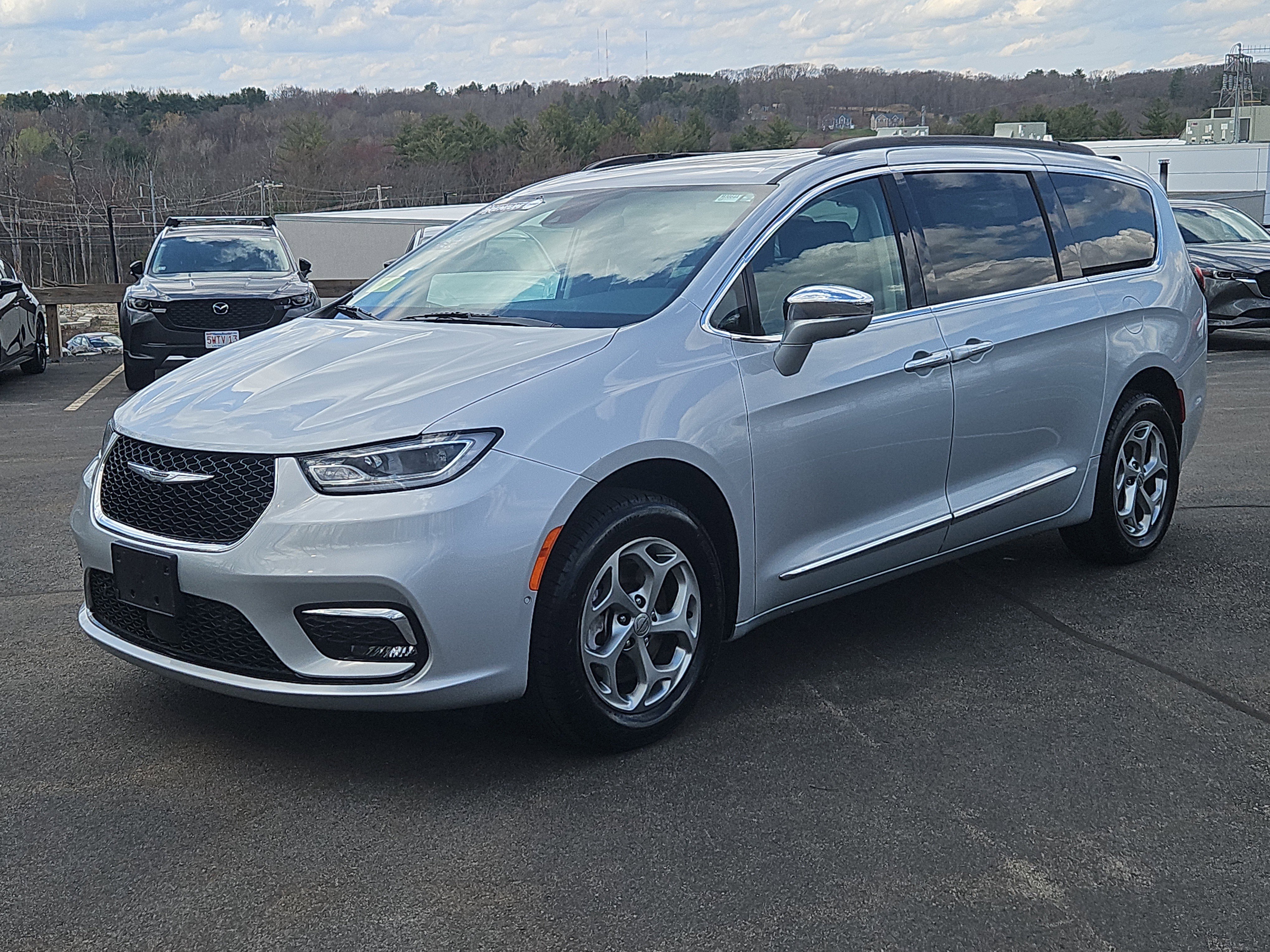 Used 2022 Chrysler Pacifica Limited AWD/4WD image 25