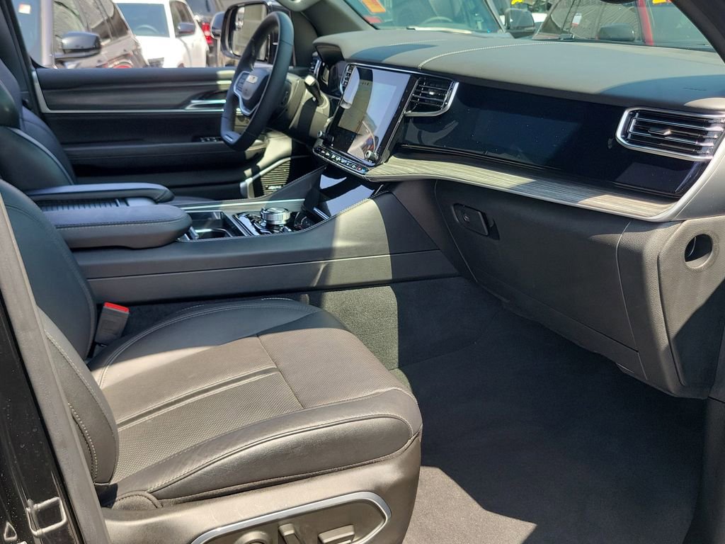 Used 2023 Jeep Wagoneer Series III w/ Convenience Group I AWD/4WD image 19