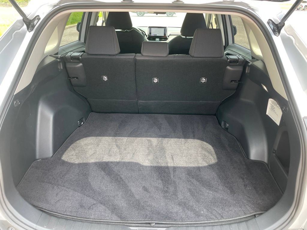Used 2025 Toyota RAV4 LE AWD/4WD image 13