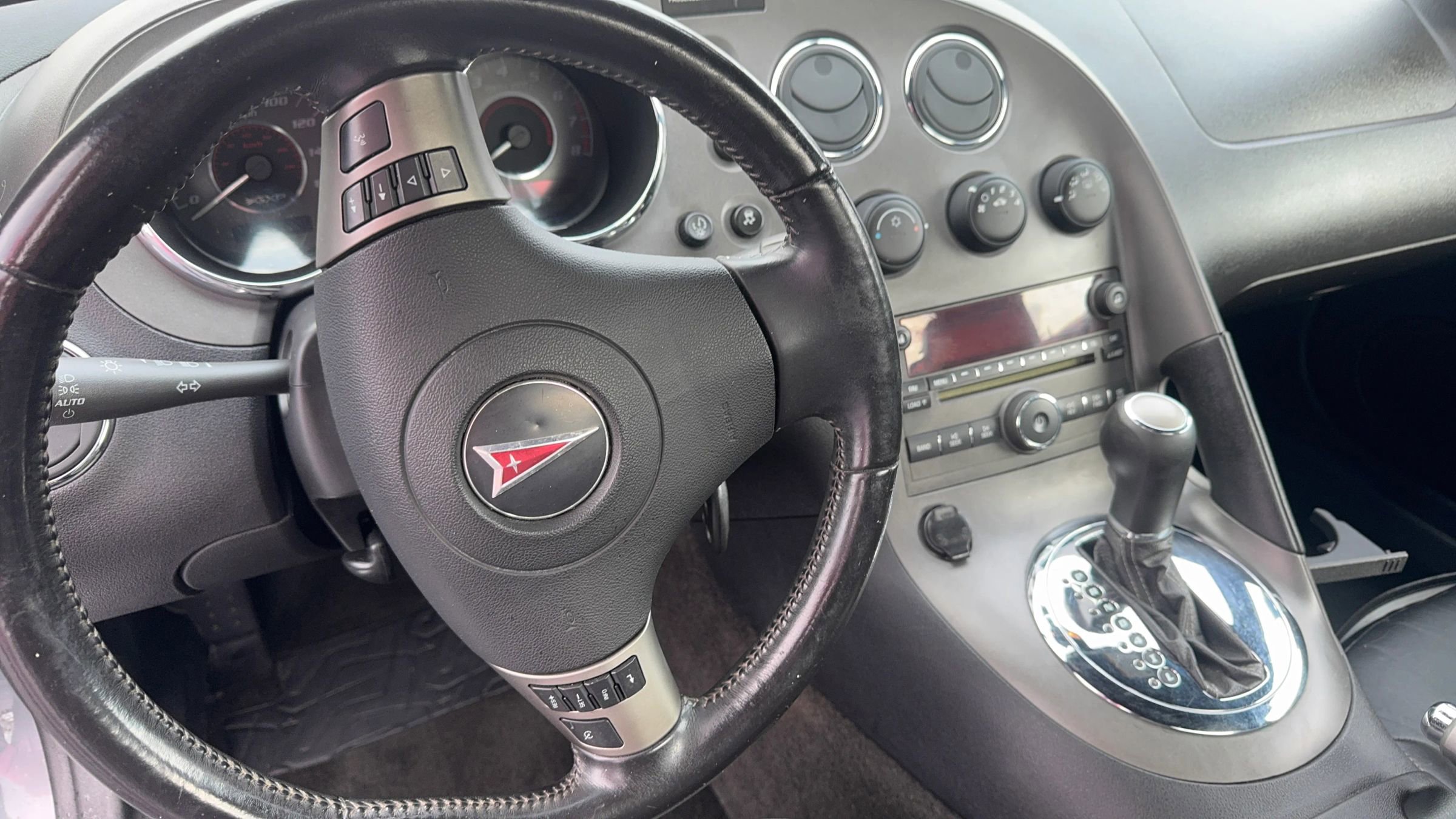 Used 2008 Pontiac Solstice GXP w/ Premium Package image 10