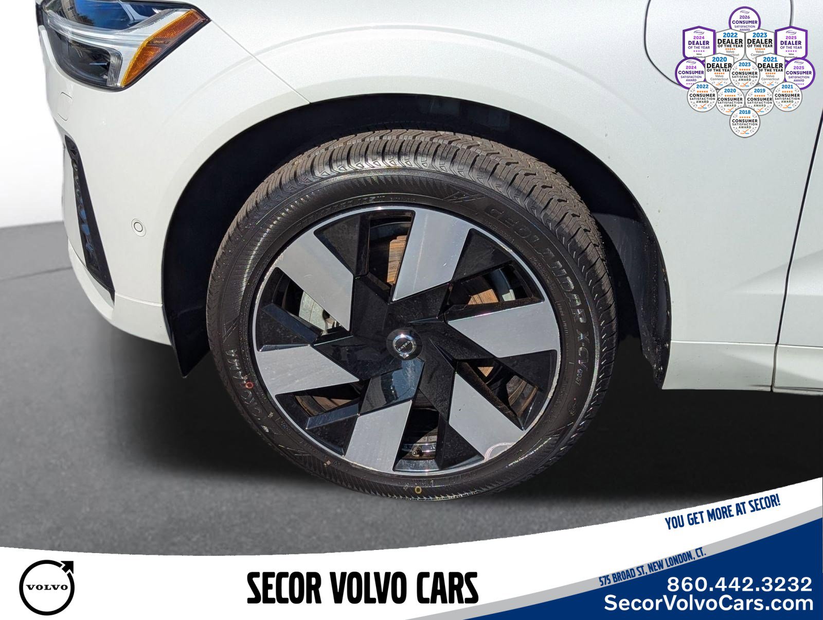 Certified 2024 Volvo XC60 T8 Plus w/ Protection Package Premier image 25