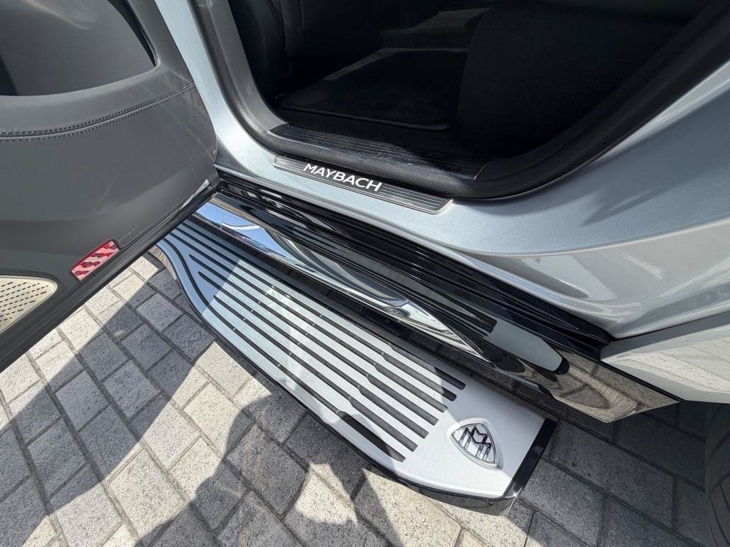 Used 2024 Mercedes-Benz Maybach GLS 600 4MATIC image 43