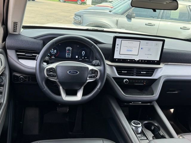 Used 2025 Ford Explorer Active w/ Active Comfort Package image 6