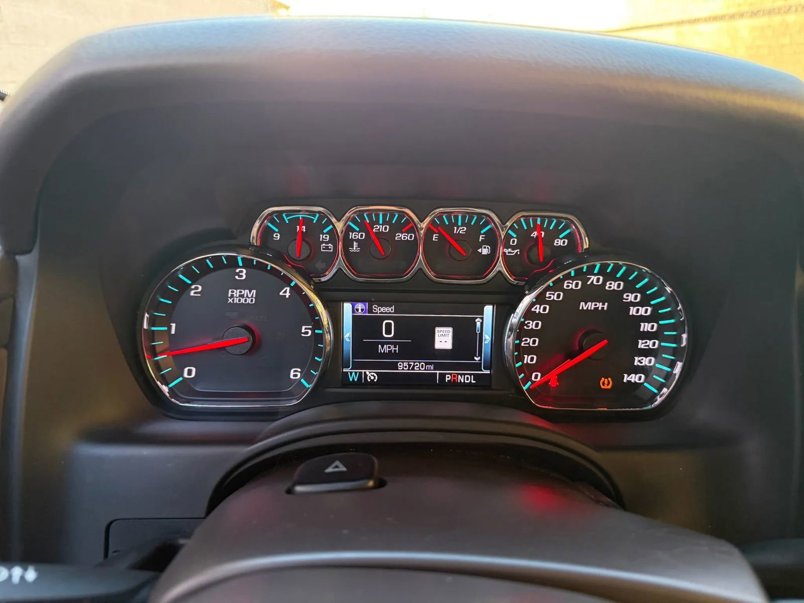 Used 2018 Chevrolet Suburban LT RWD image 20