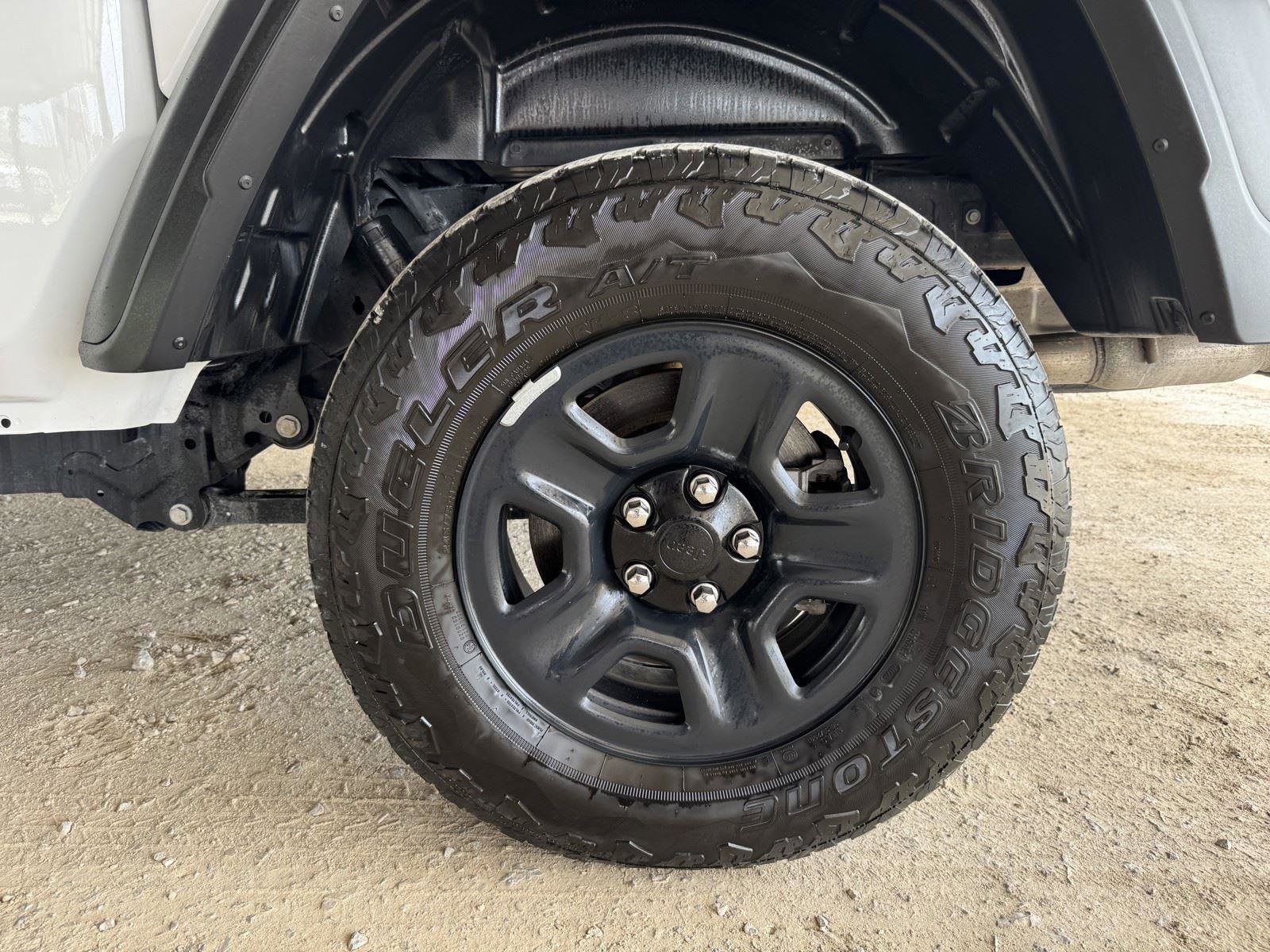 Used 2024 Jeep Gladiator Sport AWD/4WD image 40