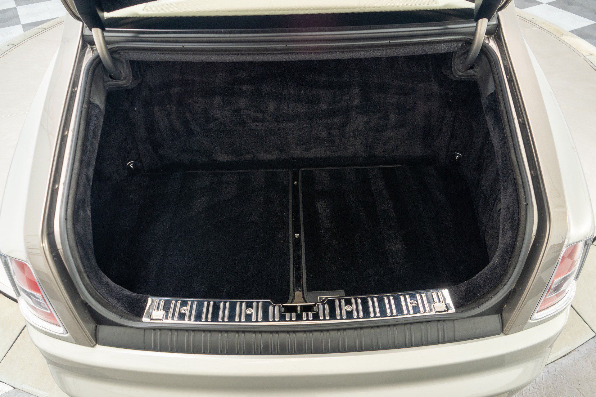 Used 2007 Rolls-Royce Phantom Sedan RWD image 19