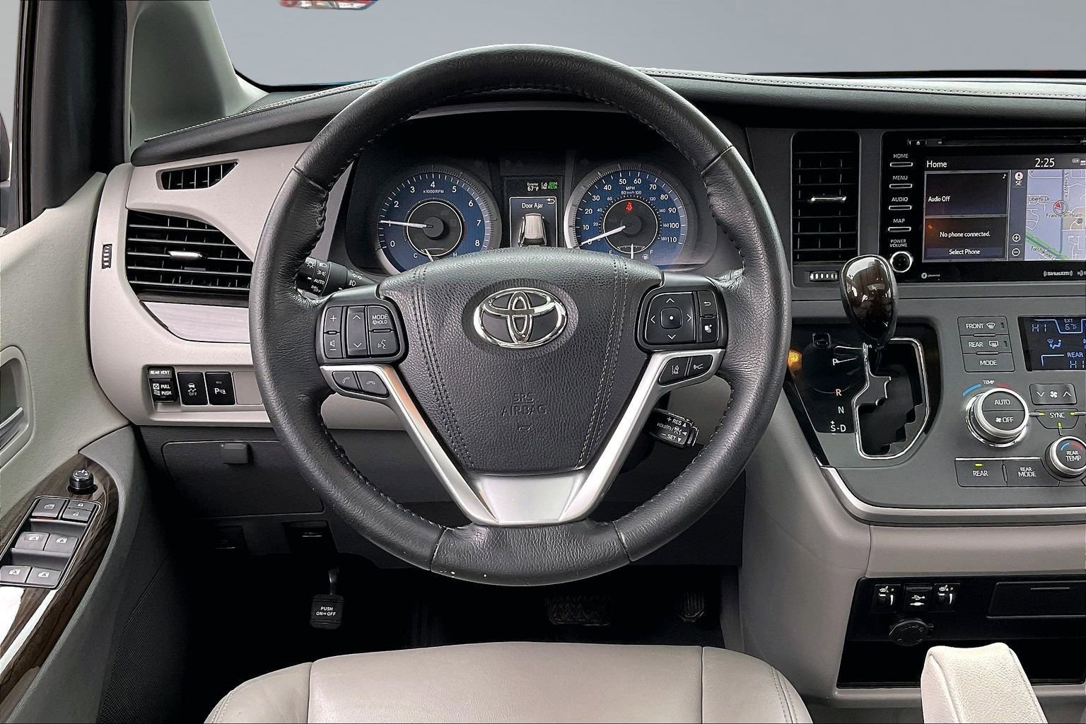 Used 2020 Toyota Sienna XLE w/ XLE Navigation Package image 5