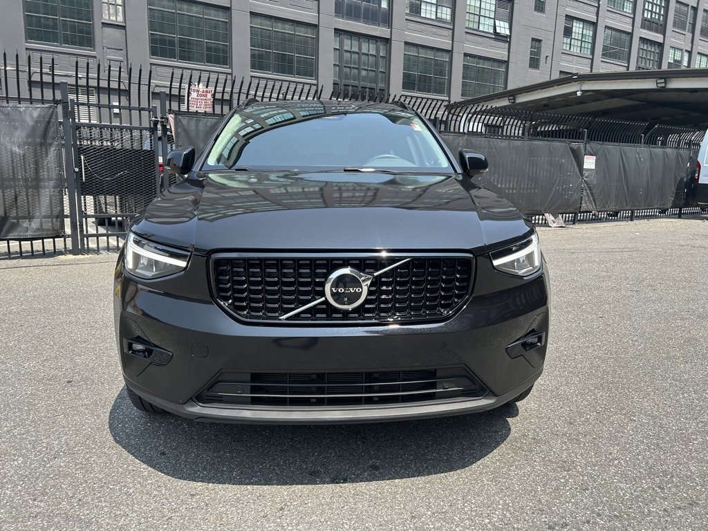 Certified 2025 Volvo XC40 B5 Plus