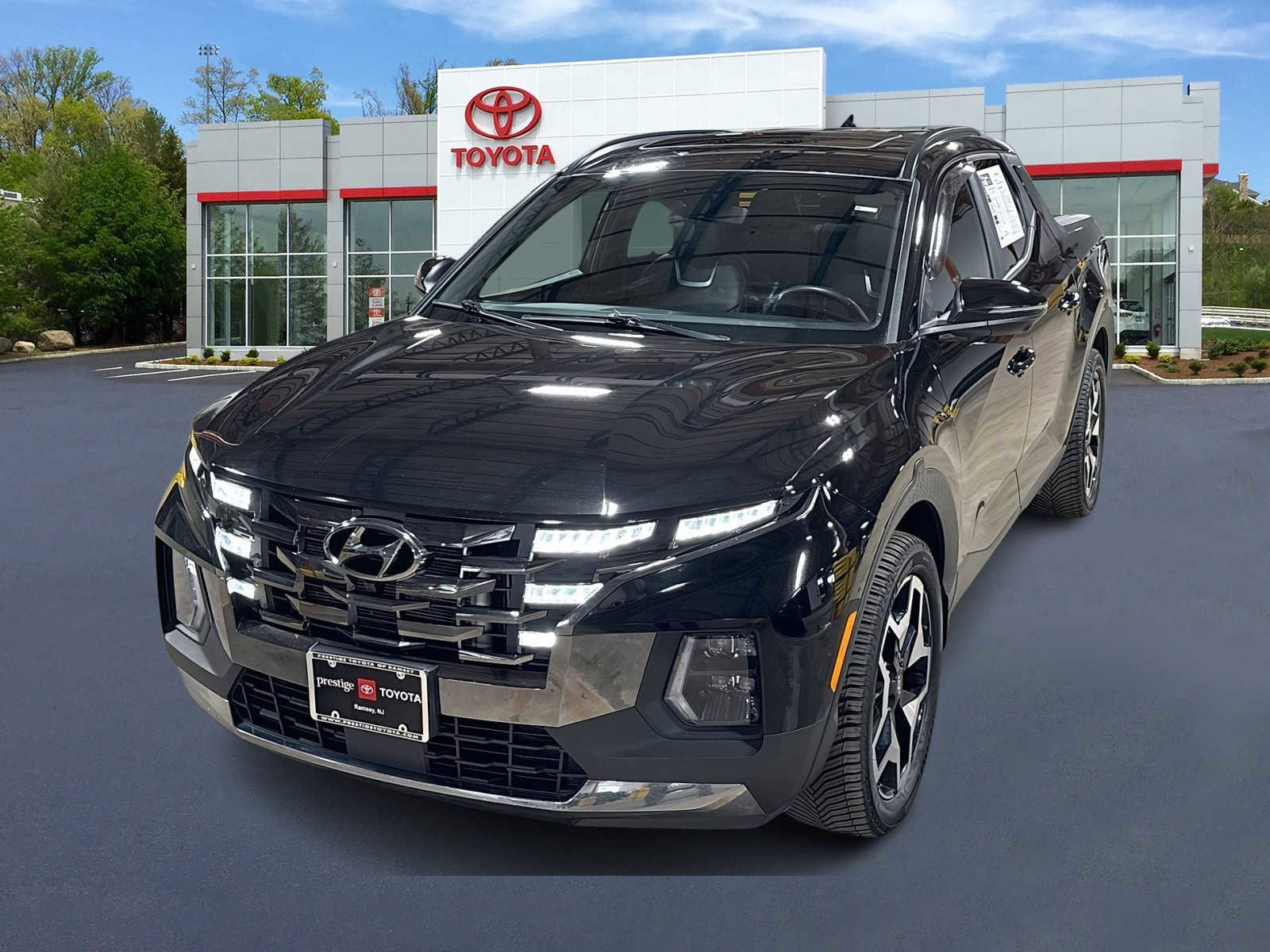 Used 2022 Hyundai Santa Cruz Limited AWD/4WD image 1