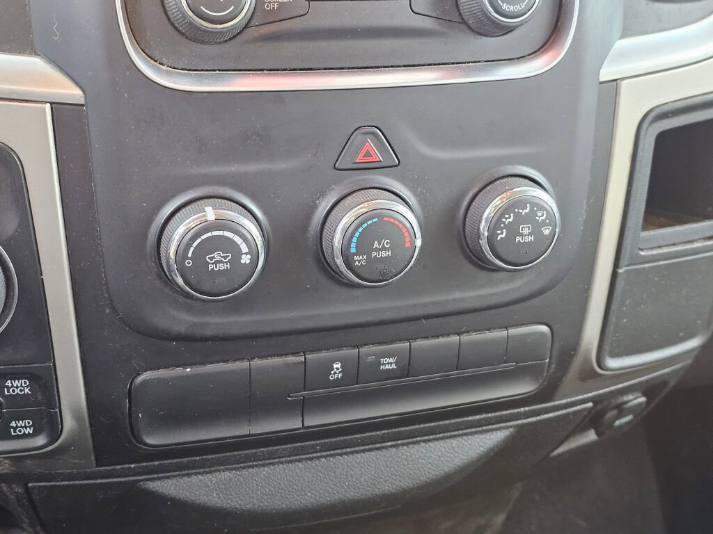 Used 2017 RAM 1500 Classic SLT AWD/4WD image 35