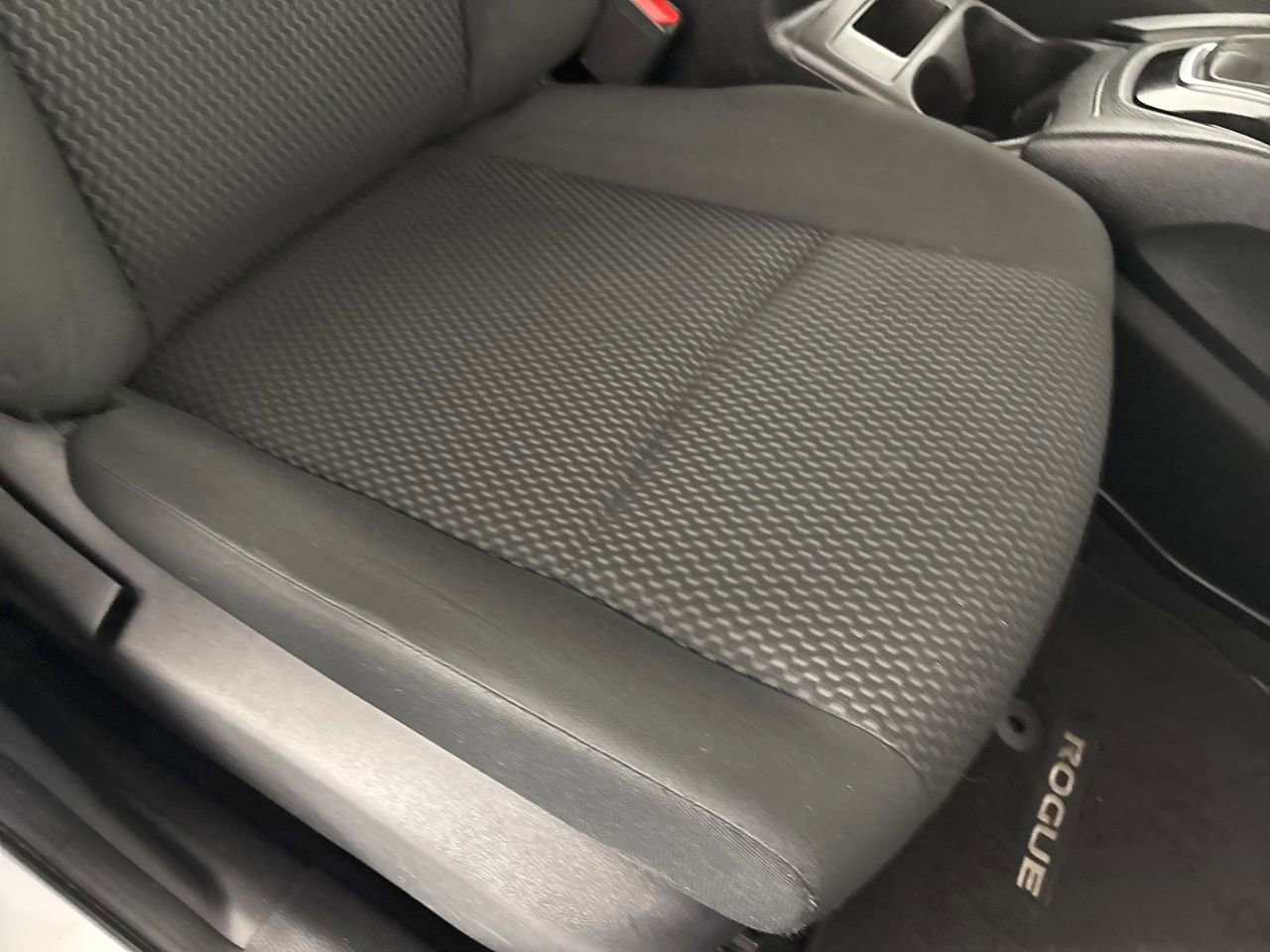 Used 2022 Nissan Rogue Sport S image 28