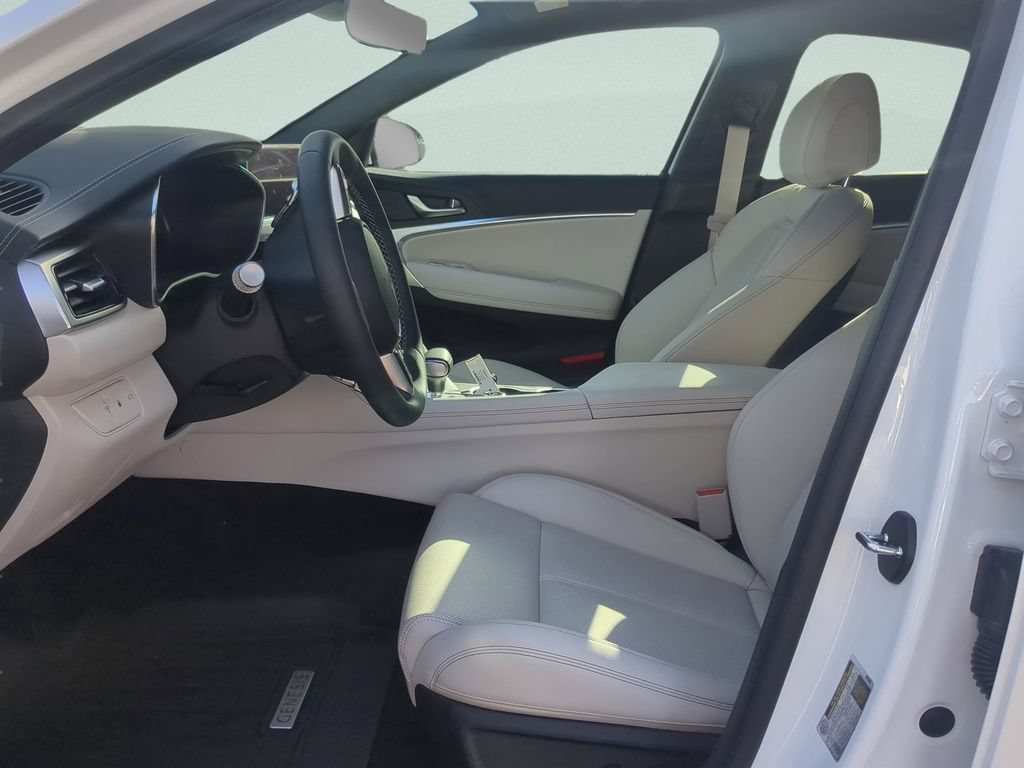 Used 2025 Genesis G70 2.5T RWD image 17