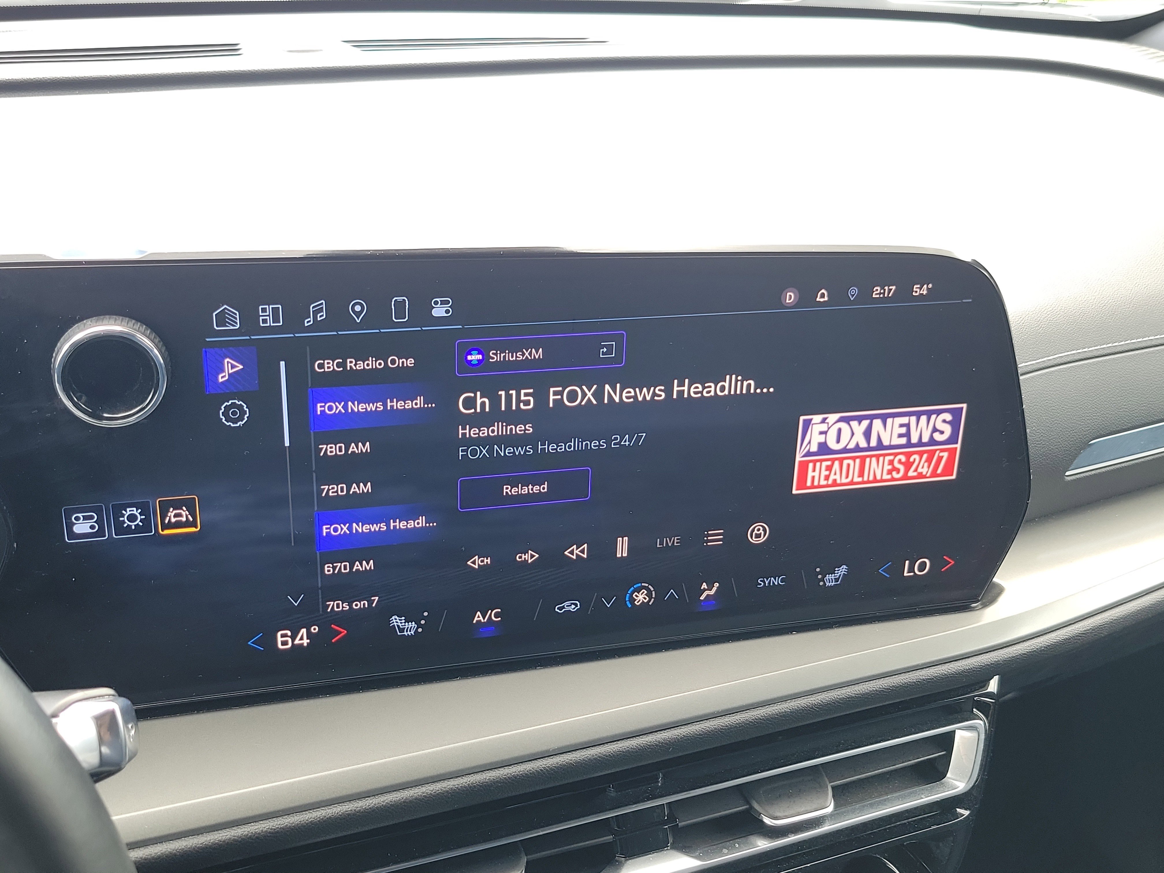 Used 2024 Chevrolet Traverse LT image 30