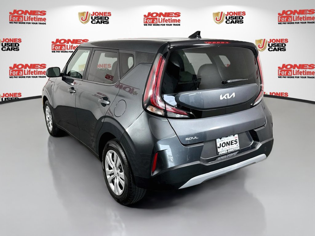 Used 2023 Kia Soul LX FWD image 2