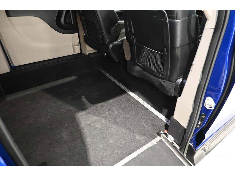 Used 2020 Dodge Grand Caravan SXT FWD image 19