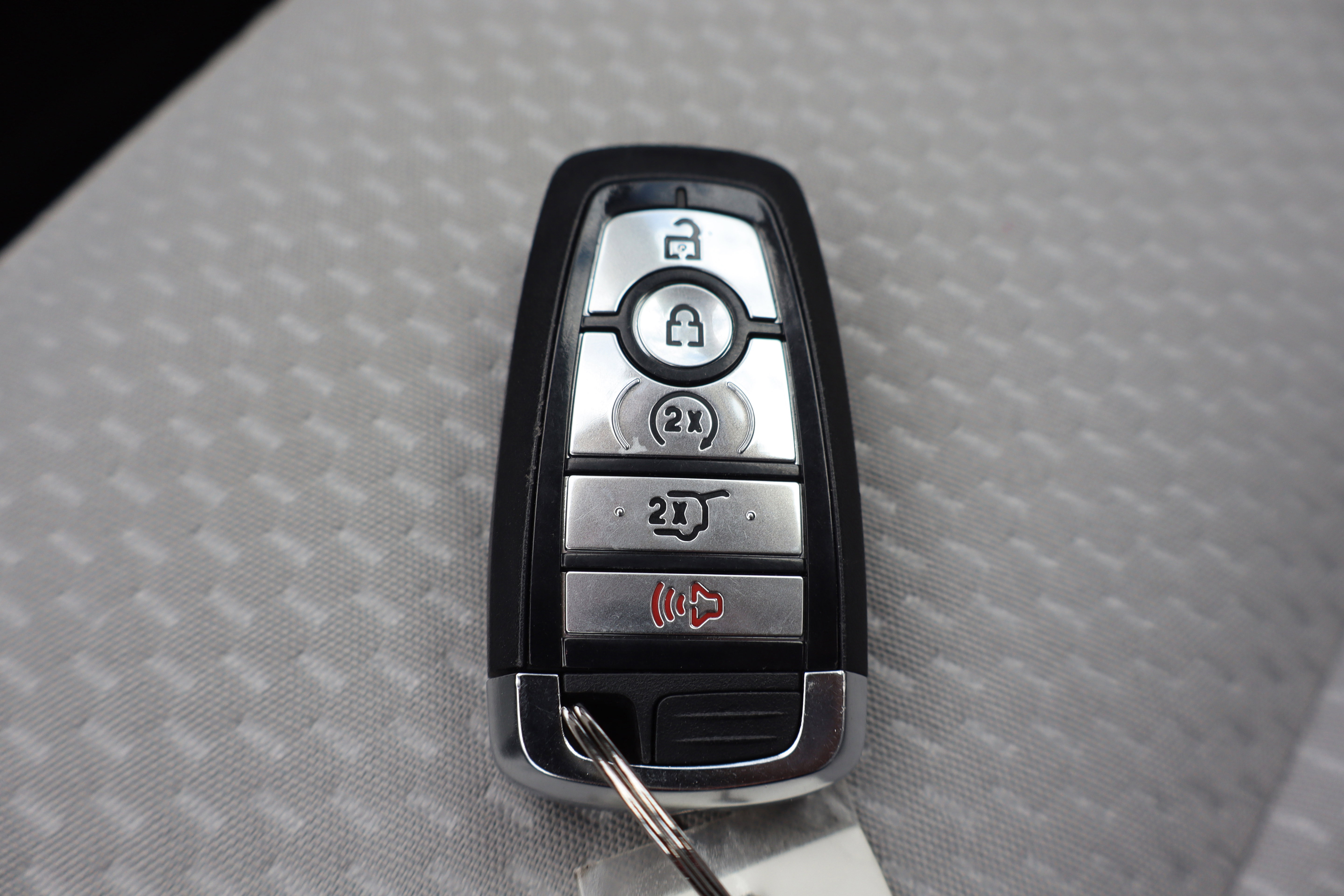 Used 2025 Ford Escape SE image 29